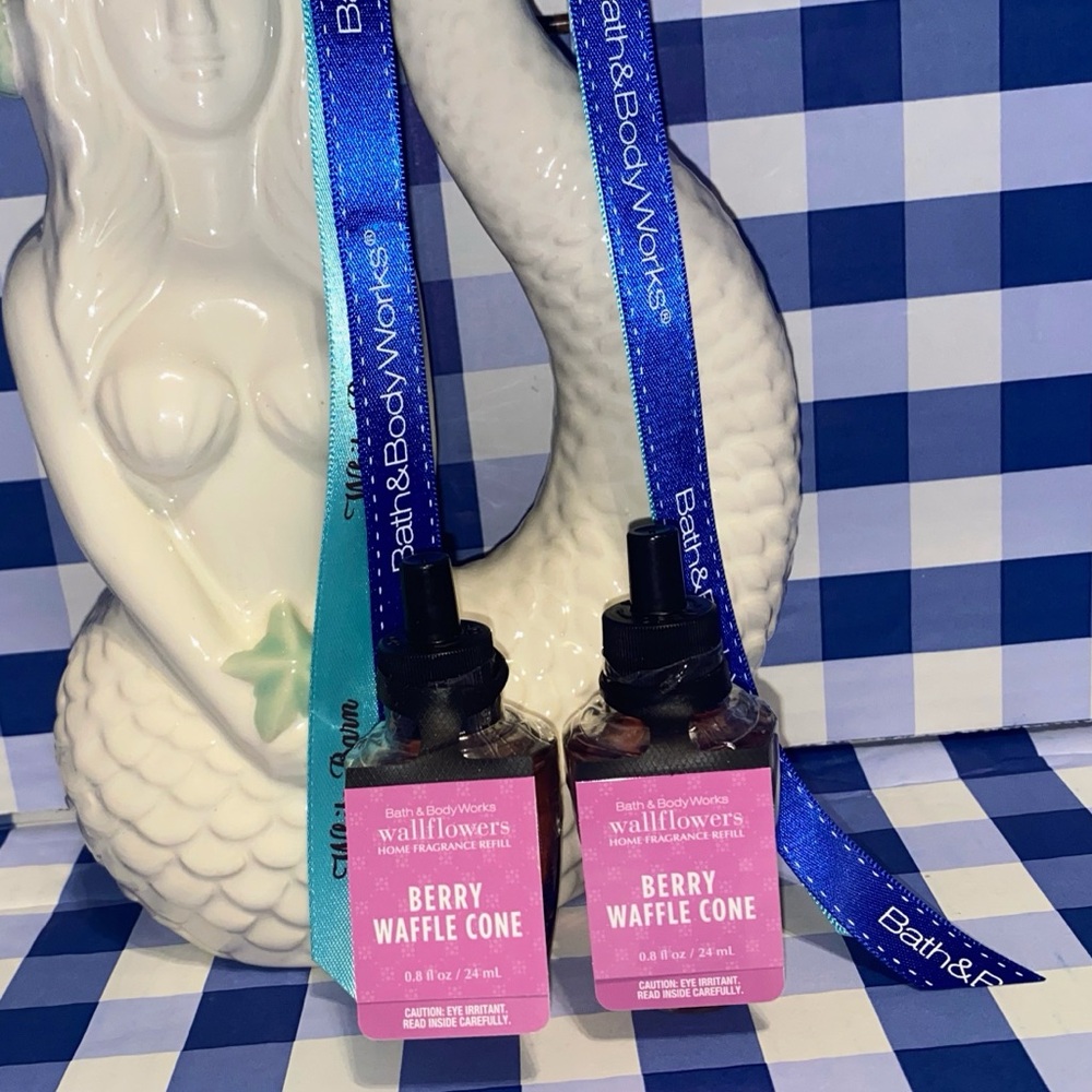 BATH AND BODY WORKS BERRY WAFFLE CONE WALLFLOWER FRAGRANCE REFILLS ✖️ 2